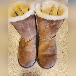Ugg Bailey Bow II  Short Chestnut Winter Boots Sz 5